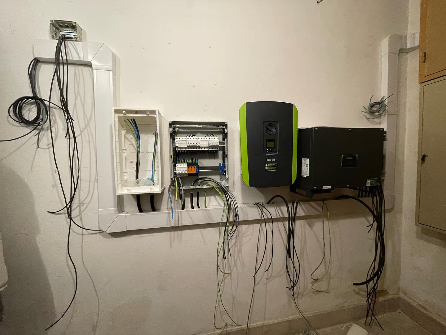 Inversor solar e quadro de distribuição